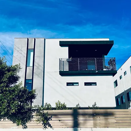 Cozy Chamber 3 Bedroom Hollywood Townhouse
